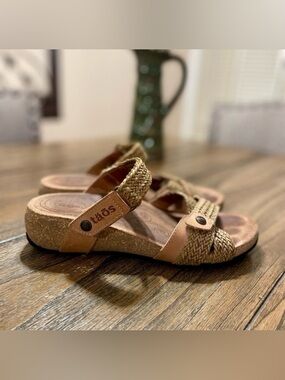 Taos Sandals Women’s Size 6-6.5 Trulie Camel Slingback Strappy Leather Braided